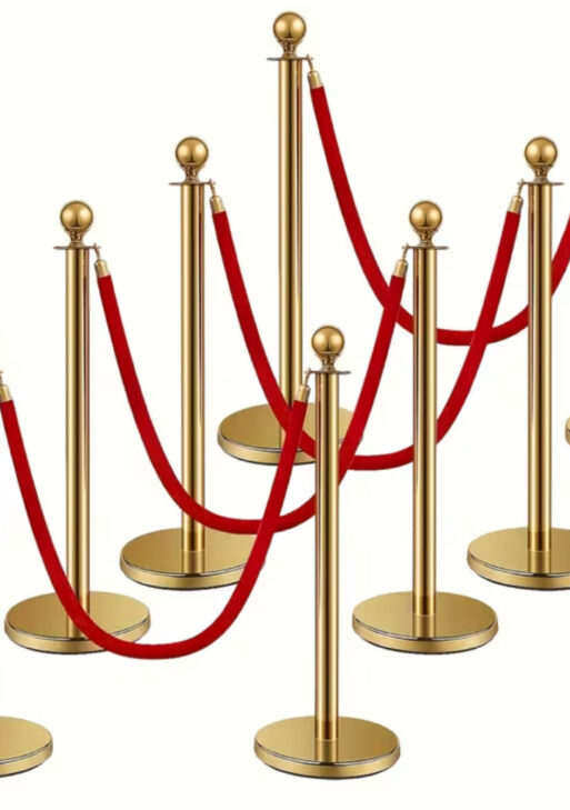 Poteaux d'accueil doré